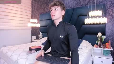 Snapshot of femboy_max chatting on 02/12/26, 12:00 Femboy Max online show from 02/12/26, 12:00