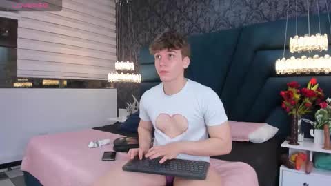 Snapshot of femboy_max chatting on 02/20/26, 11:32 Femboy Max online show from 02/20/26, 11:32