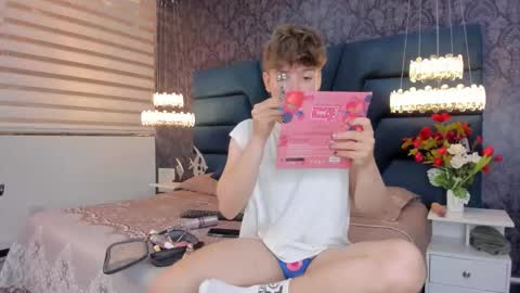 Snapshot of femboy_max chatting on 02/27/26, 11:32 Femboy Max online show from 02/27/26, 11:32