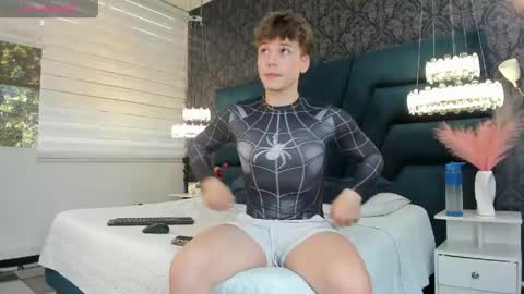 Snapshot of femboy_max chatting on 05/26/26, 12:01 Femboy Max online show from 05/26/26, 12:01