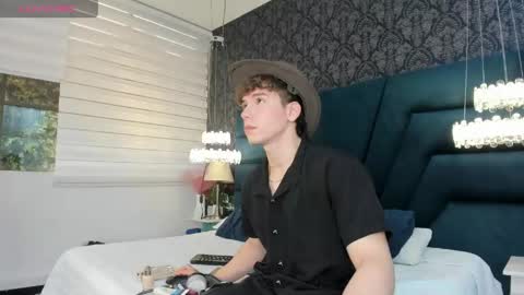 Snapshot of femboy_max chatting on 06/05/26, 11:49 Femboy Max online show from 06/05/26, 11:49