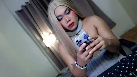 Snapshot of femboy_veronica chatting on 06/15/26, 04:31 femboy_veronica online show from 06/15/26, 04:31