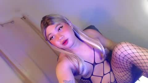 Snapshot of femboy_veronica chatting on 06/25/26, 09:19 femboy_veronica online show from 06/25/26, 09:19
