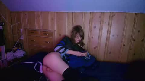 Snapshot of femboyflowers chatting on 12/21/25, 05:58 femboyflowers online show from 12/21/25, 05:58