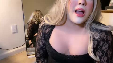 Snapshot of femgirl99 chatting on 02/20/25, 07:01 this is justice tricia a bigelow. she was fucking my husband tom girardi online show from 02/20/25, 07:01