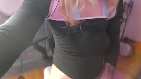 femme_mystique online show from 11/14/25, 09:52