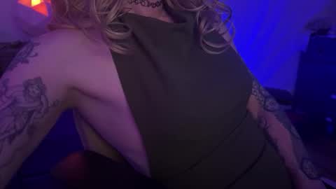 femme_mystique online show from 12/22/25, 10:01