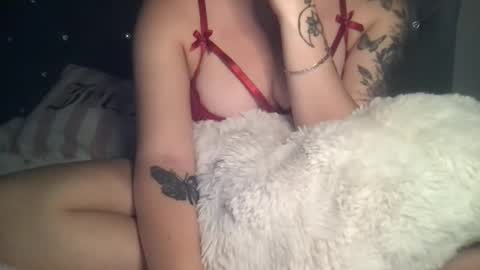 Snapshot of femmefatalebabe chatting on 10/01/25, 01:33     online show from 10/01/25, 01:33