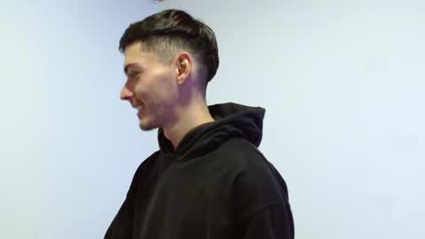 Snapshot of fenixtream chatting on 12/07/24, 01:07 FeniXtream online show from 12/07/24, 01:07