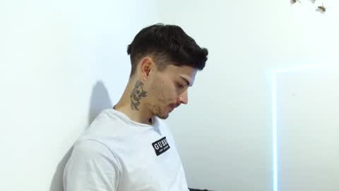 Snapshot of fenixtream chatting on 12/13/24, 01:22 FeniXtream online show from 12/13/24, 01:22