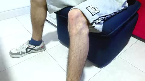 Snapshot of fenixtream chatting on 12/18/24, 03:55 FeniXtream online show from 12/18/24, 03:55