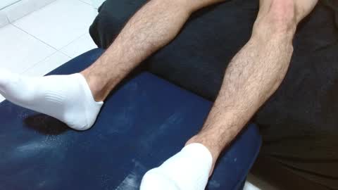 Snapshot of fenixtream chatting on 12/27/24, 01:07 FeniXtream online show from 12/27/24, 01:07