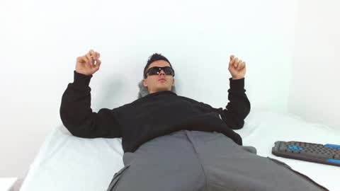 Snapshot of fenixtream chatting on 01/03/25, 04:06 FeniXtream online show from 01/03/25, 04:06