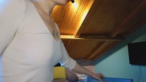 Leya online show from 05/17/26, 03:52