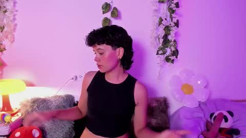 Snapshot of fernanda_indie chatting on 10/18/25, 07:36 F E R N A N D A online show from 10/18/25, 07:36