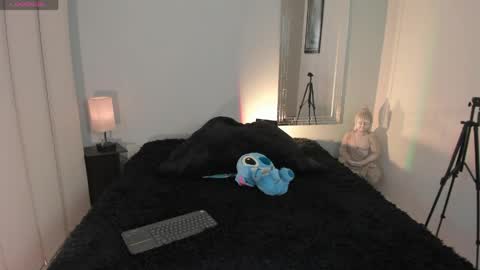 FERNANDA online show from 04/17/26, 07:17