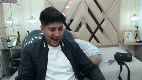 FER PHOENIX online show from 01/28/25, 03:57