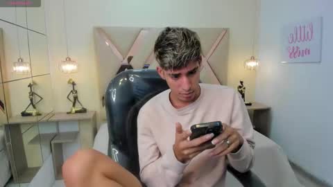 FER PHOENIX online show from 12/04/25, 03:49