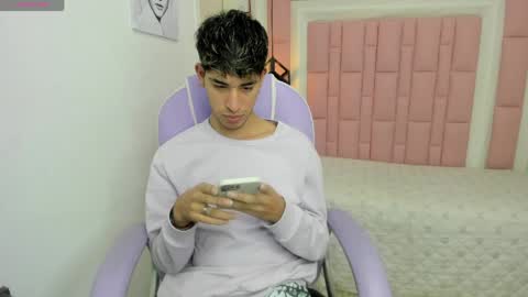 FER PHOENIX online show from 04/22/26, 03:31