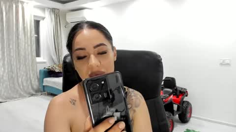 Snapshot of fetishcatalea chatting on 06/18/26, 06:45 Catalea DM online show from 06/18/26, 06:45
