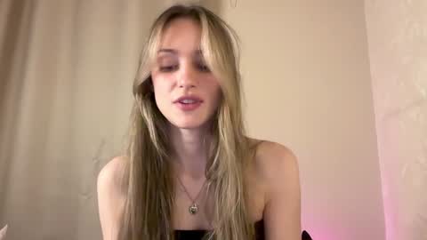 Snapshot of fflloowweerr chatting on 01/14/25, 01:38 Lisa online show from 01/14/25, 01:38