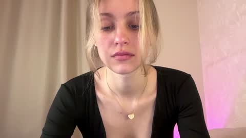 Snapshot of fflloowweerr chatting on 01/15/25, 10:49 Lisa online show from 01/15/25, 10:49