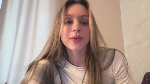 Snapshot of fflloowweerr chatting on 02/03/25, 08:57 Lisa online show from 02/03/25, 08:57