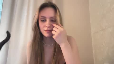 Snapshot of fflloowweerr chatting on 02/26/25, 08:48 Lisa online show from 02/26/25, 08:48