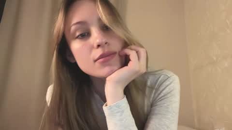 Snapshot of fflloowweerr chatting on 03/03/25, 12:37 Lisa online show from 03/03/25, 12:37