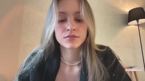 Snapshot of fflloowweerr chatting on 03/12/25, 10:37 Lisa online show from 03/12/25, 10:37