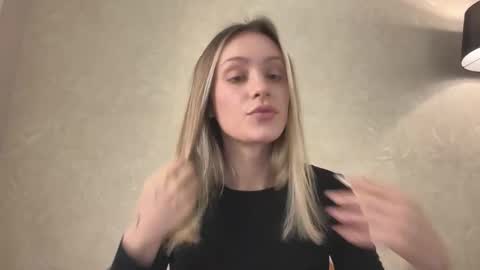 Snapshot of fflloowweerr chatting on 11/20/25, 09:09 Lisa online show from 11/20/25, 09:09