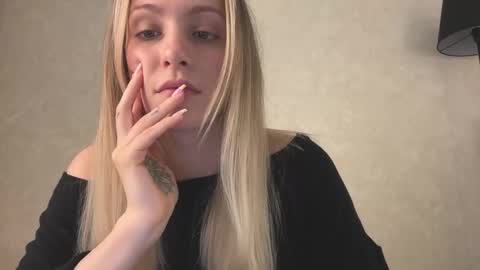 Snapshot of fflloowweerr chatting on 11/26/25, 07:31 Lisa online show from 11/26/25, 07:31