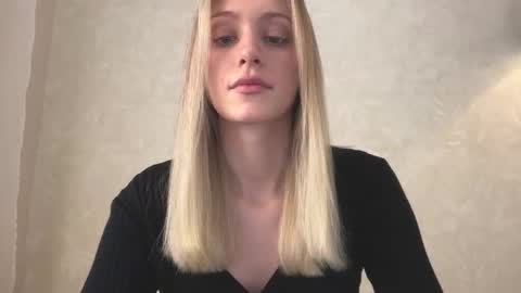 Snapshot of fflloowweerr chatting on 11/29/25, 06:38 Lisa online show from 11/29/25, 06:38