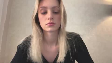 Snapshot of fflloowweerr chatting on 12/01/25, 07:13 Lisa online show from 12/01/25, 07:13