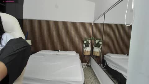 Freyja  online show from 10/30/25, 04:30