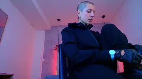   online show from 10/10/25, 11:42