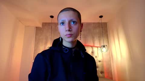   online show from 10/11/25, 03:17