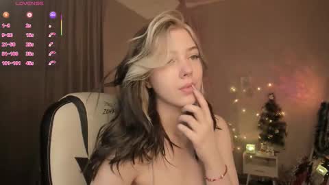 Filla online show from 12/15/25, 03:00