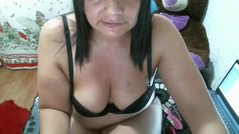 Snapshot of fierywoman158 chatting on 02/18/25, 10:47 FIERYWOMAN online show from 02/18/25, 10:47