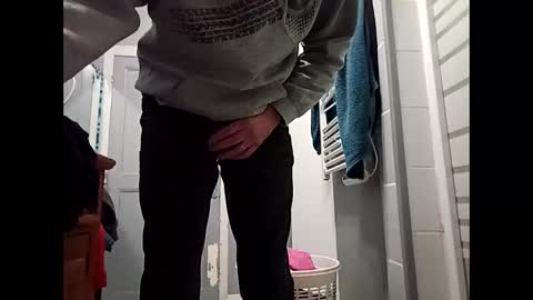 fifi010203 online show from 12/01/25, 06:46