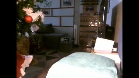 fifi010203 online show from 12/05/25, 09:40