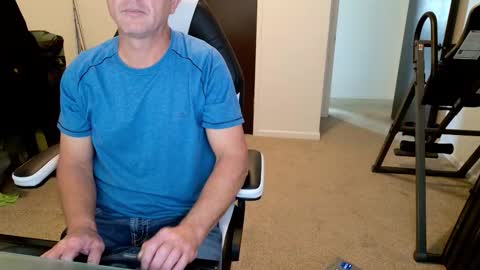 Snapshot of finding_ross chatting on 11/02/25, 09:06 Ross online show from 11/02/25, 09:06