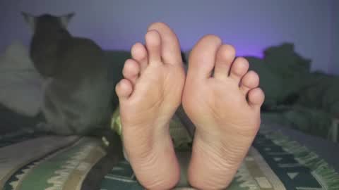 Snapshot of findomfeet_ chatting on 12/19/24, 12:02 Ashley online show from 12/19/24, 12:02