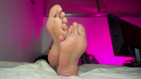 Snapshot of findomfeet_ chatting on 04/30/26, 09:41 Ashley online show from 04/30/26, 09:41