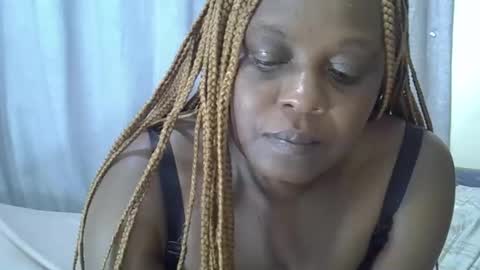 Snapshot of fineassrae chatting on 10/22/25, 10:20 fineassrae online show from 10/22/25, 10:20