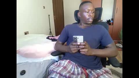 Snapshot of fineebony chatting on 05/08/26, 02:11 HOT AND SWEET online show from 05/08/26, 02:11
