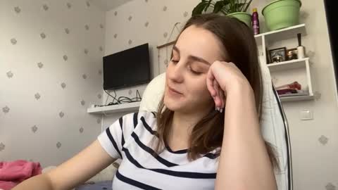 Snapshot of fionapiccard chatting on 12/15/25, 10:08 Keite wanna play Meow online show from 12/15/25, 10:08