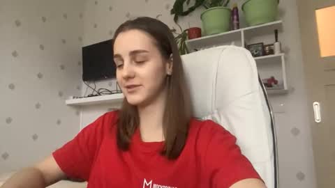 Snapshot of fionapiccard chatting on 12/17/25, 10:32 Keite wanna play Meow online show from 12/17/25, 10:32