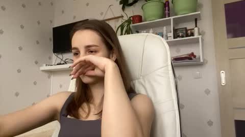 Snapshot of fionapiccard chatting on 12/19/25, 10:44 Keite wanna play Meow online show from 12/19/25, 10:44