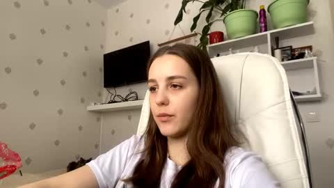 Snapshot of fionapiccard chatting on 02/26/26, 12:15 Keite wanna play Meow online show from 02/26/26, 12:15